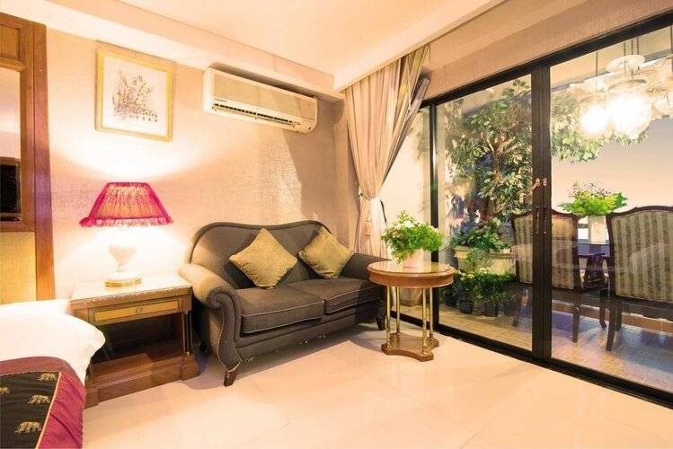 Diamond City Hotel