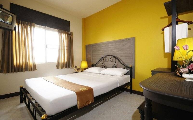 Rambuttri Village Inn & Plaza
