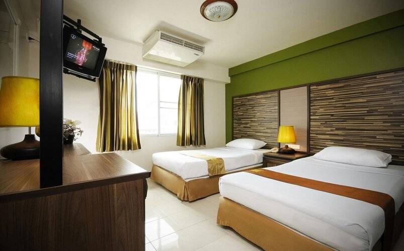 Rambuttri Village Inn & Plaza