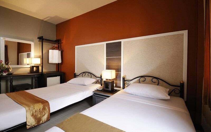 Rambuttri Village Inn & Plaza