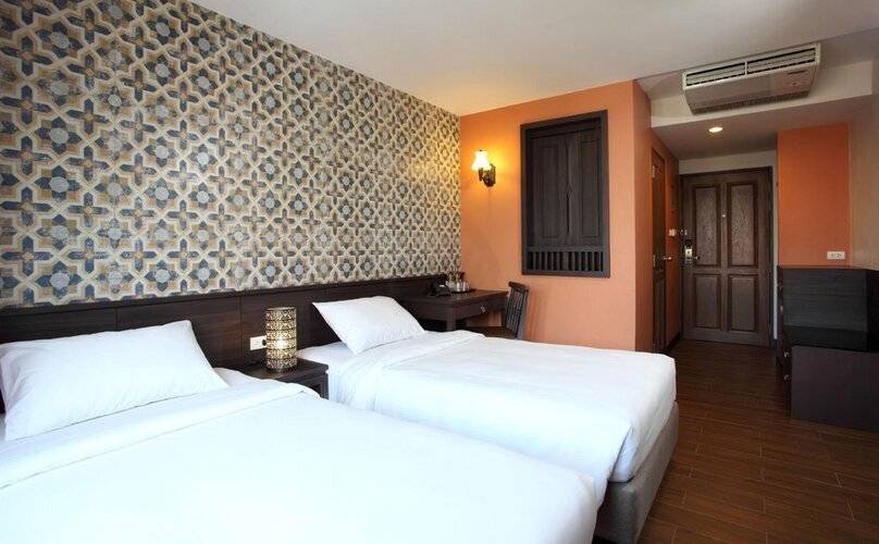 Rambuttri Village Inn & Plaza