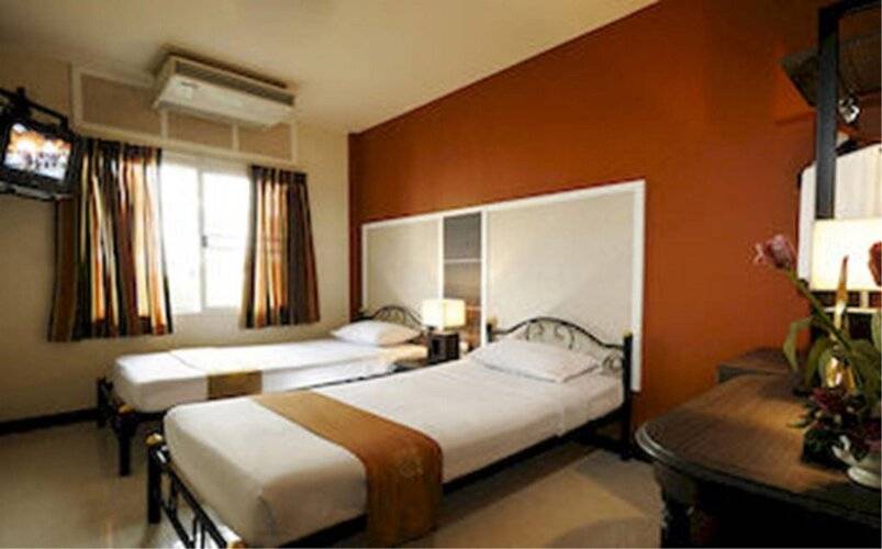 Rambuttri Village Inn & Plaza
