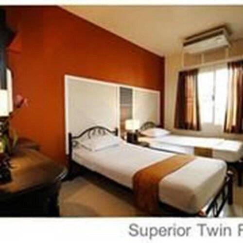 Rambuttri Village Inn & Plaza