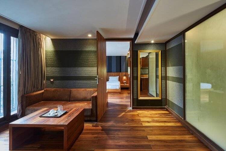 Luxx Langsuan Hotel