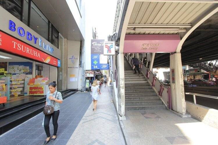 D Varee Xpress Pula Silom