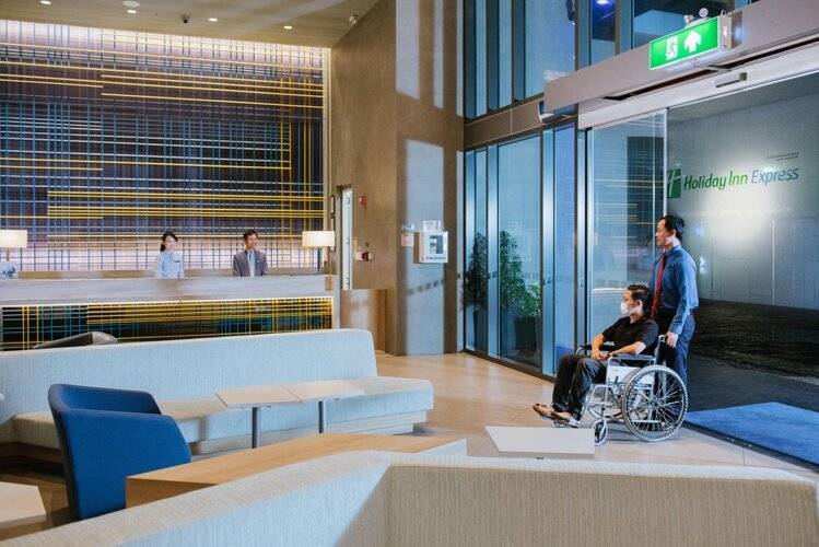 Holiday Inn Express Bangkok Soi Soonvijai