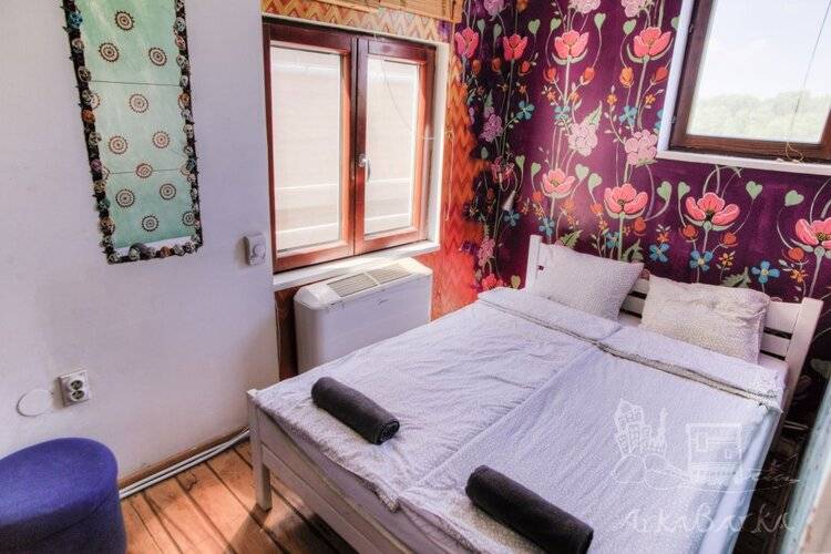 ArkaBarka Floating Hostel and Apartments