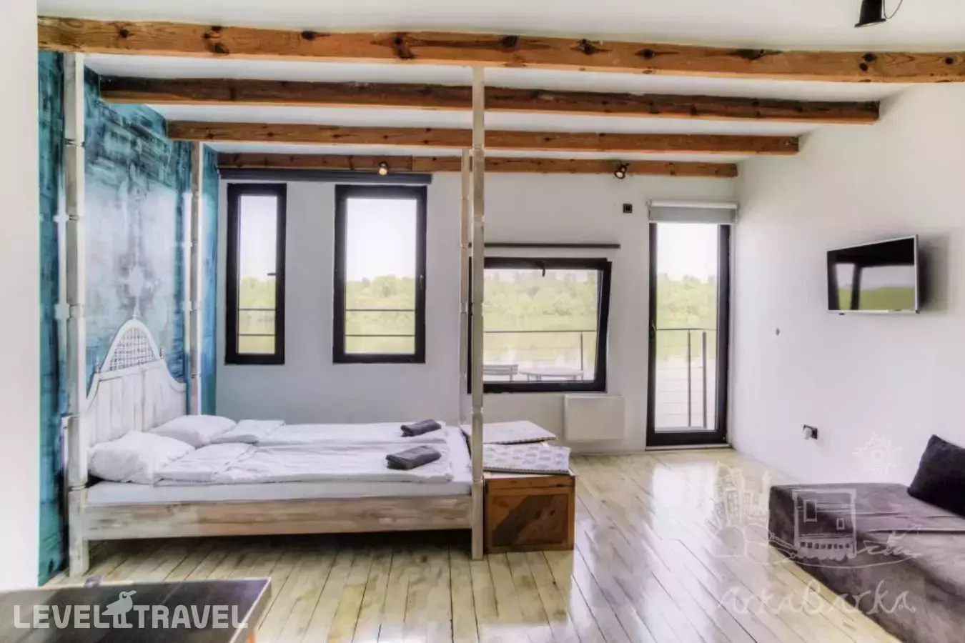 ArkaBarka Floating Hostel and Apartments