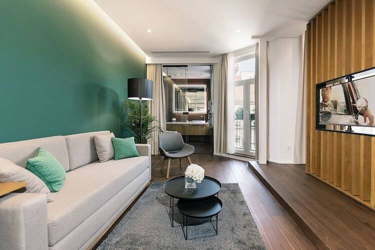 Dominic Smart & Luxury Suites Parliament