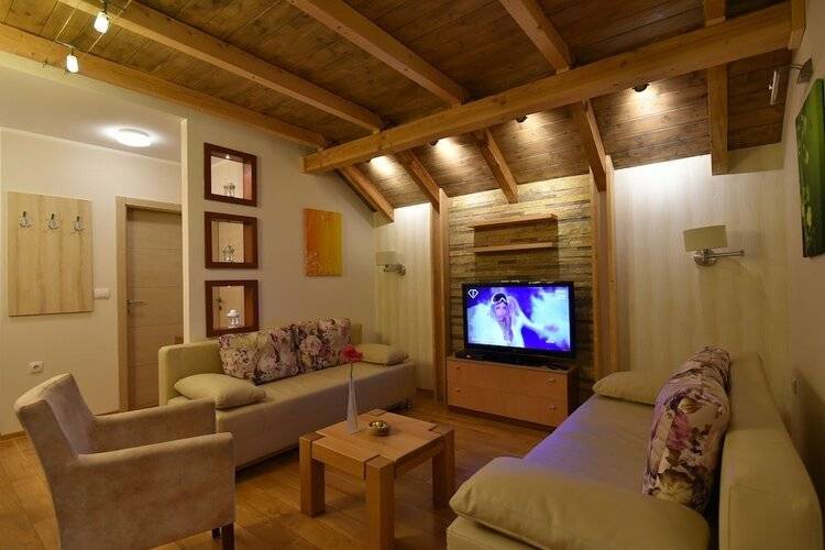 Villa Natural Wood