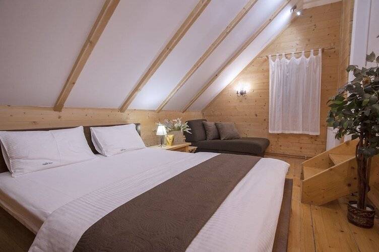 Villa Natural Wood