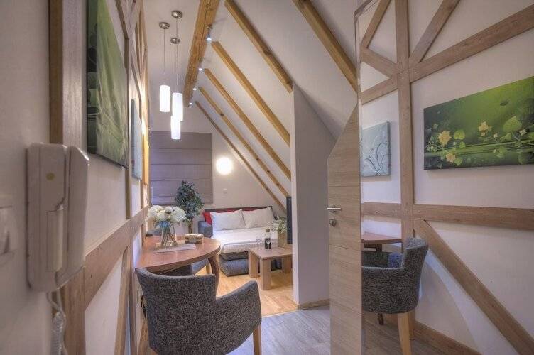 Villa Natural Wood
