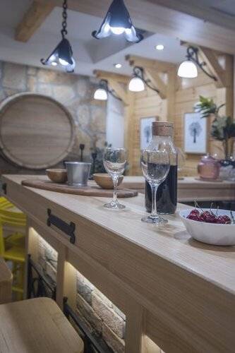 Villa Natural Wood
