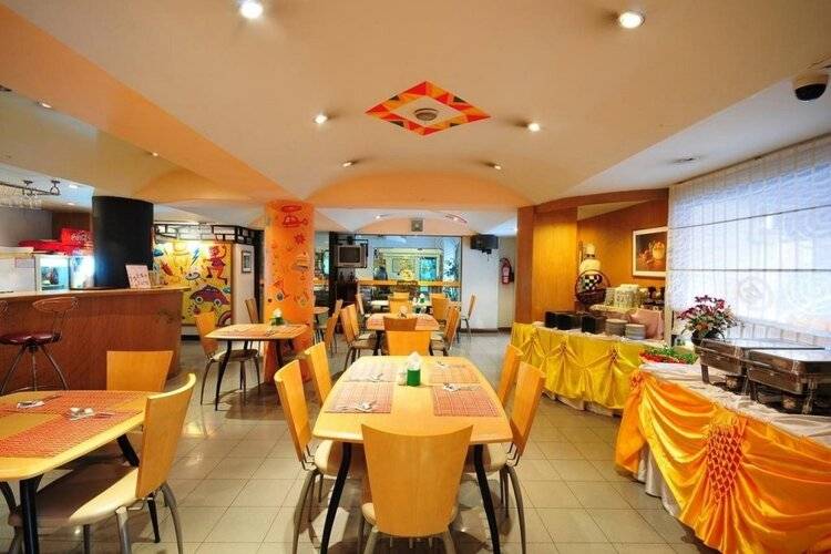 Oyo 75385 Hotel Win Long (Vaccinated Staff)