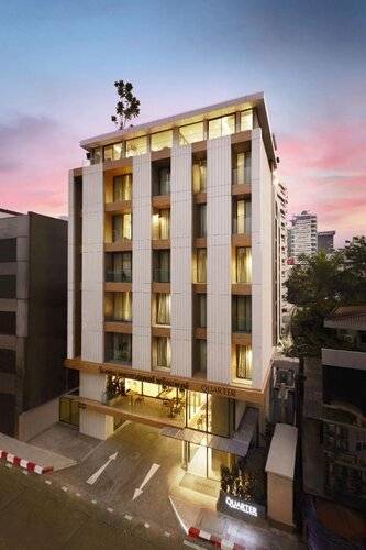 The Quarter Phromphong by Uhg