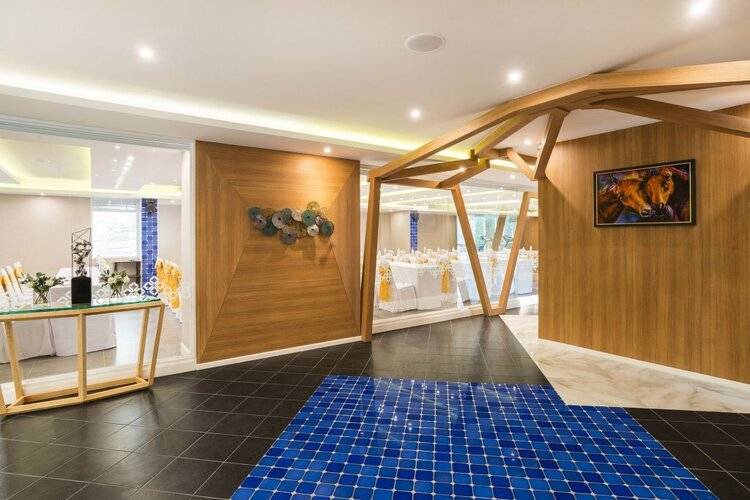 Zircon Hotel