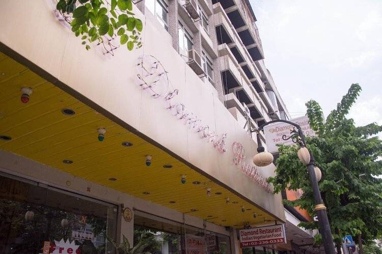 OYO 102 Diamond Residence Hotel