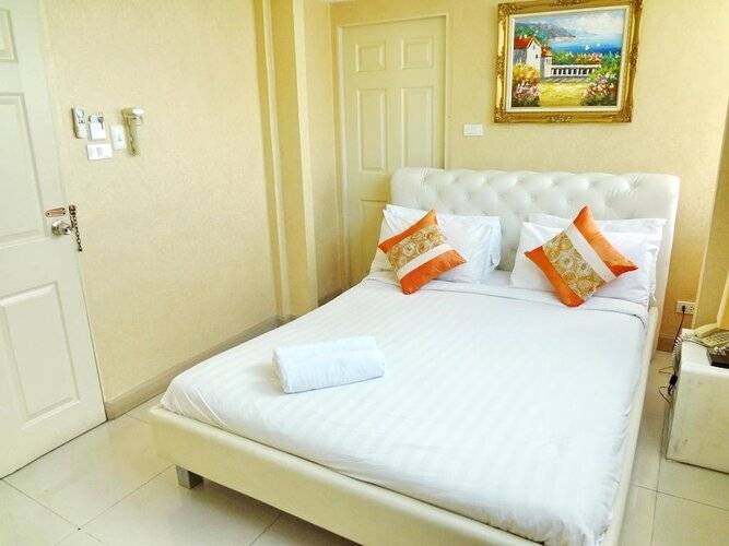 OYO 102 Diamond Residence Hotel