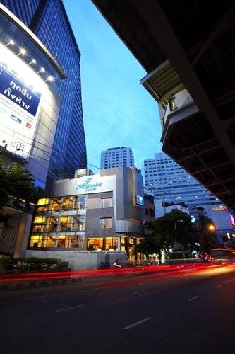 Sukhumvit Suites