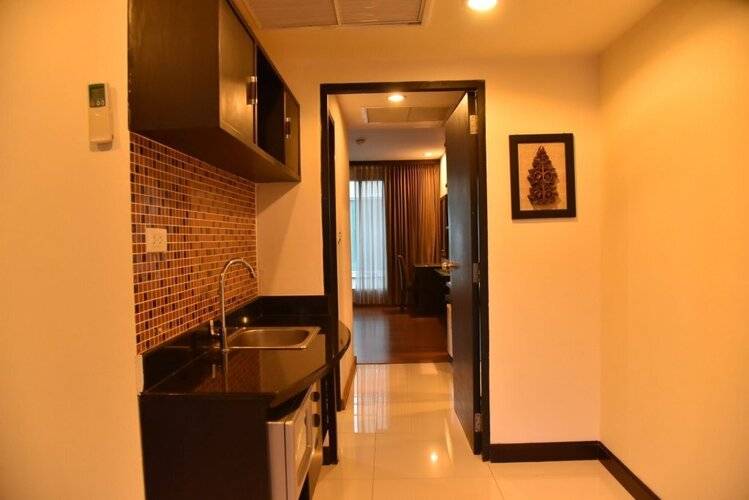 Boss Suites Nana Hotel