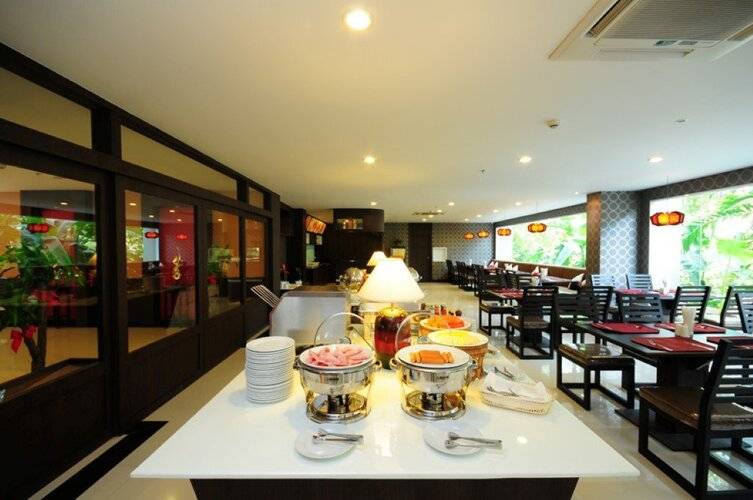 Boss Suites Nana Hotel