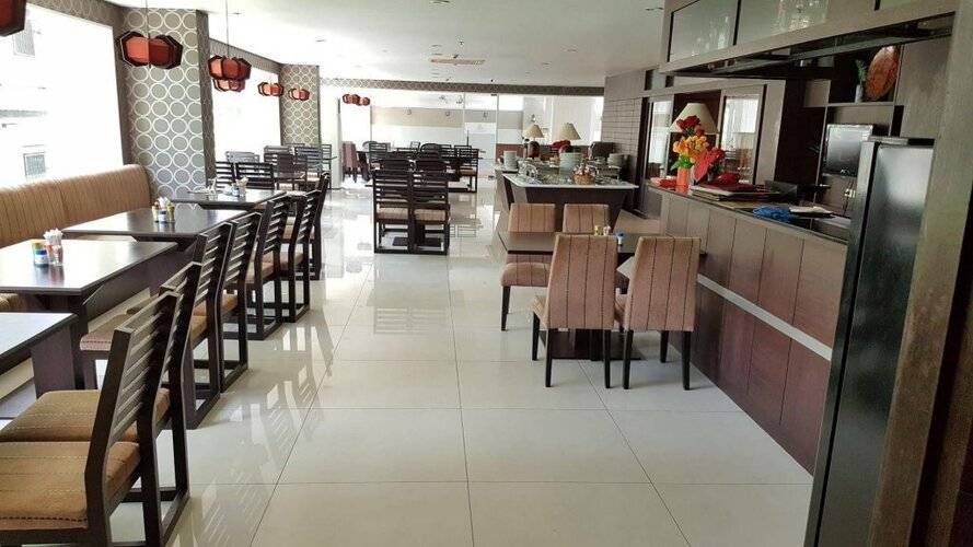 Boss Suites Nana Hotel