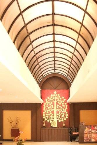 Boss Suites Nana Hotel