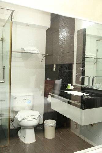 Boss Suites Nana Hotel