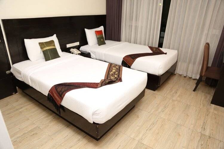 Boss Suites Nana Hotel