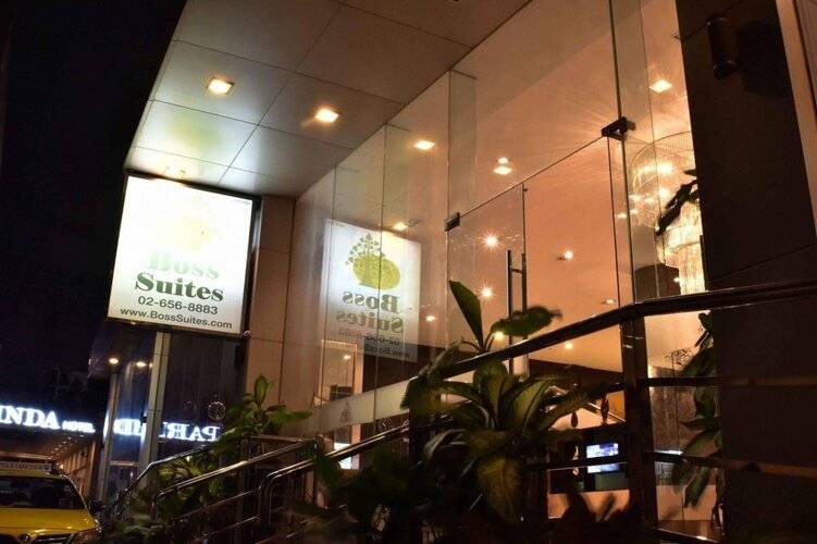 Boss Suites Nana Hotel