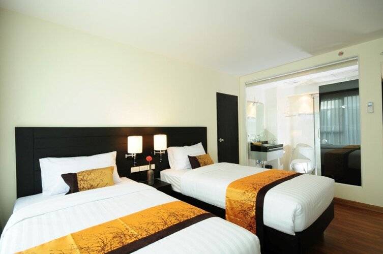 Boss Suites Nana Hotel