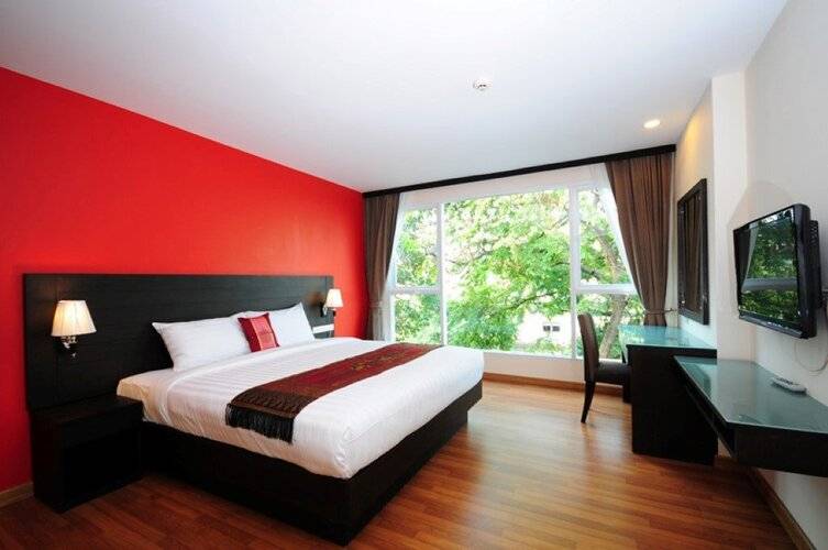 Boss Suites Nana Hotel