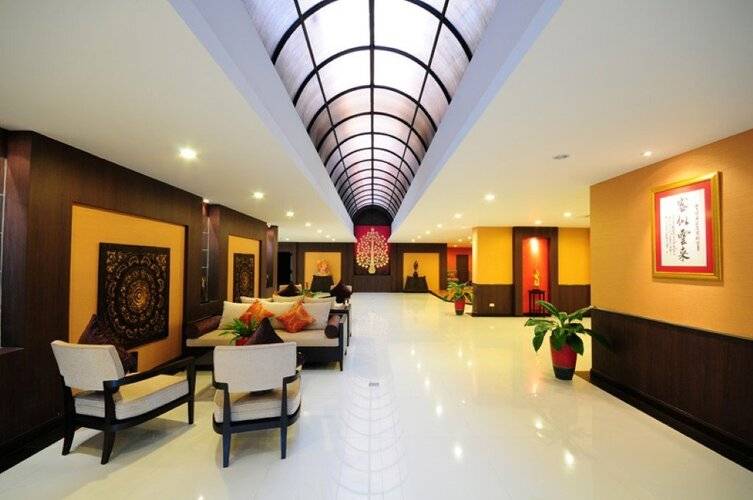 Boss Suites Nana Hotel