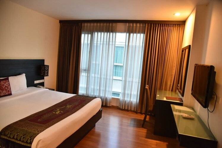 Boss Suites Nana Hotel