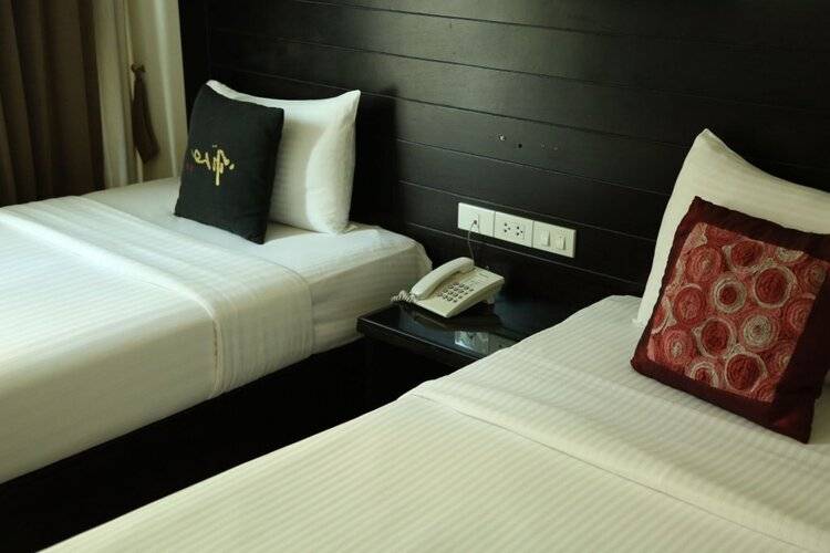 Boss Suites Nana Hotel