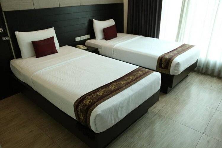 Boss Suites Nana Hotel