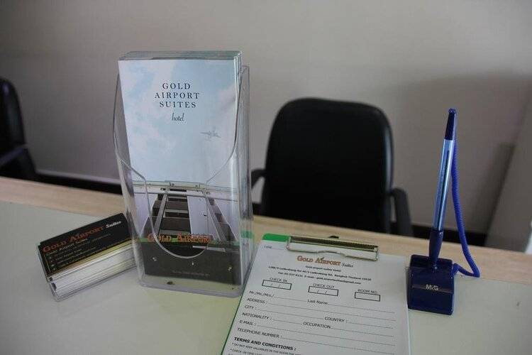 Gold Airport Suites