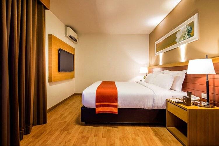 Maple Hotel