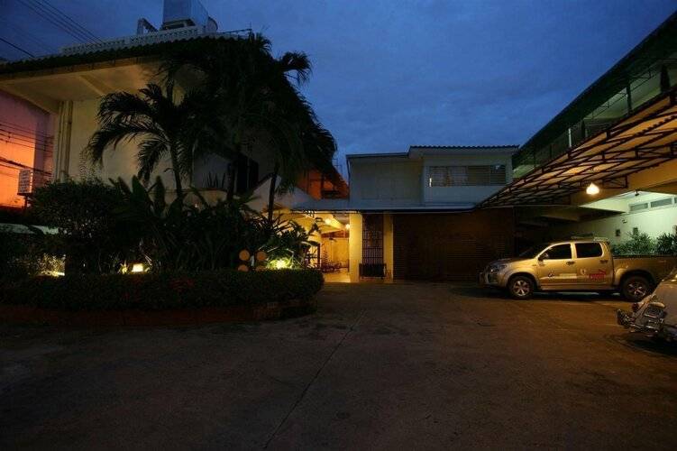 Rajata Hotel