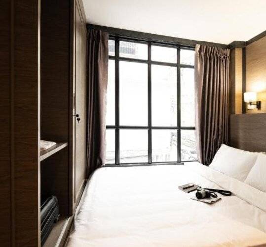Warm Window Silom - Hostel