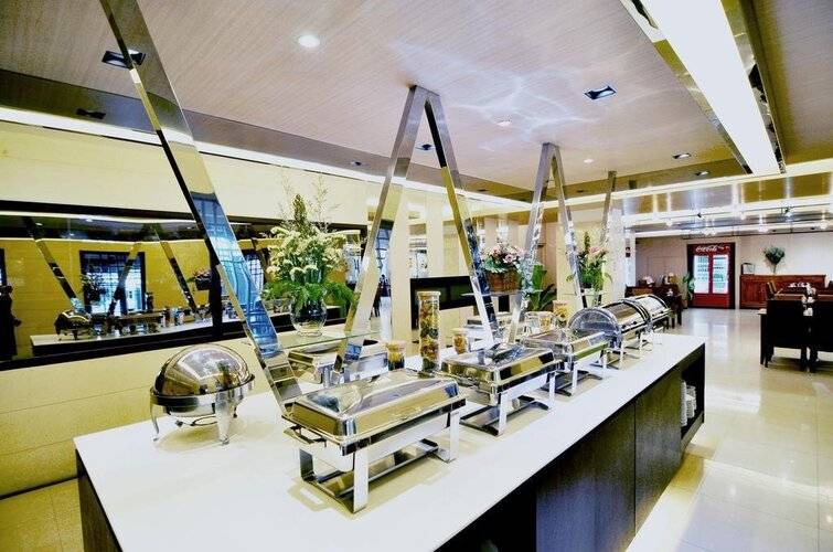 Centric Place Hotel