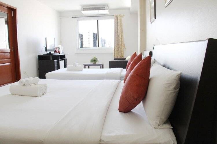 Centric Place Hotel