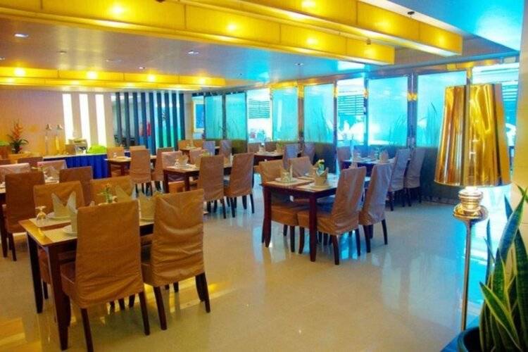 Centric Place Hotel