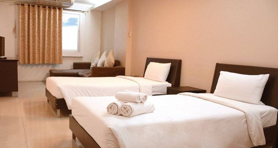 Centric Place Hotel