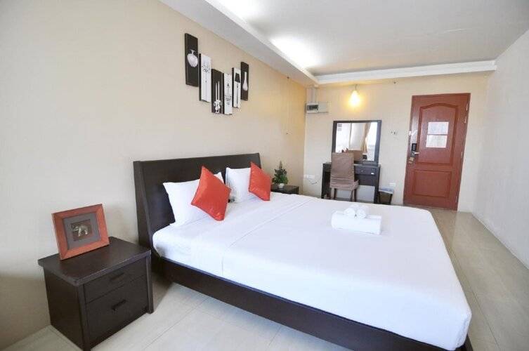 Centric Place Hotel