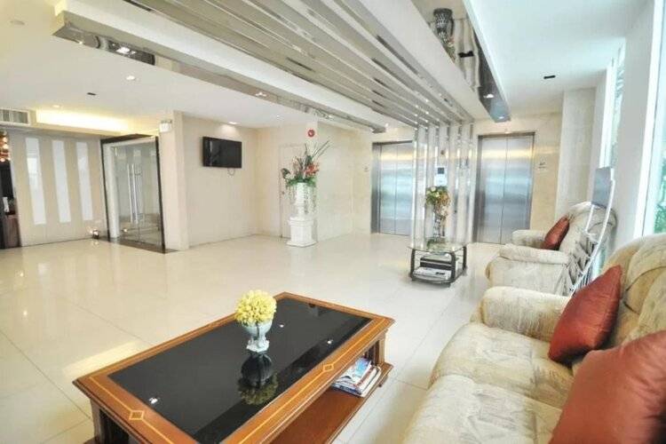 Centric Place Hotel