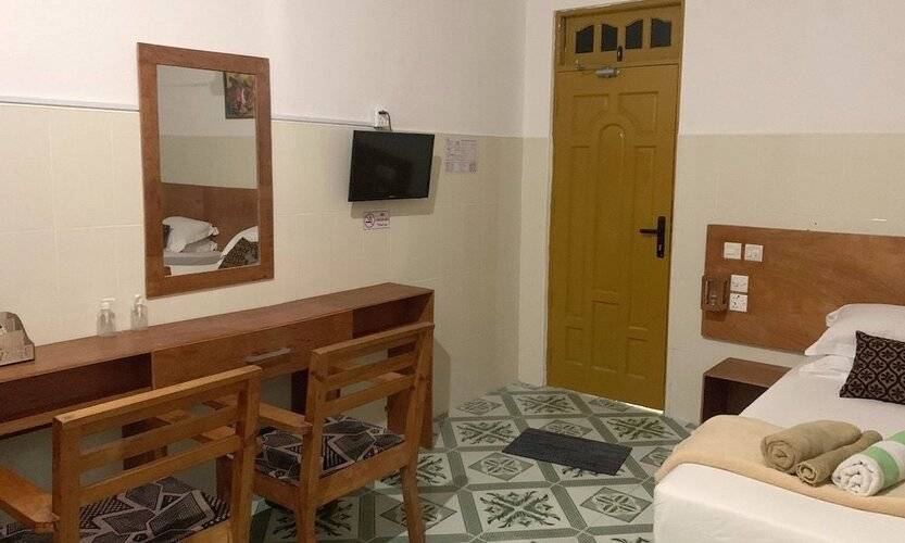 Adroit Beach Inn