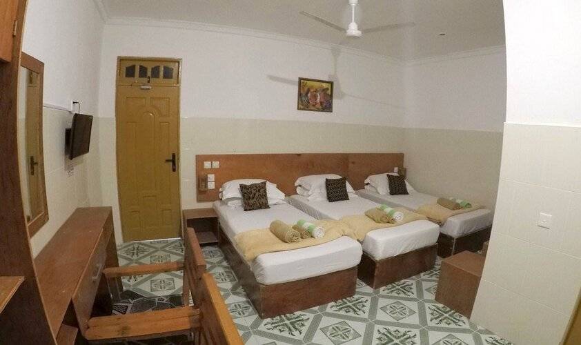 Adroit Beach Inn
