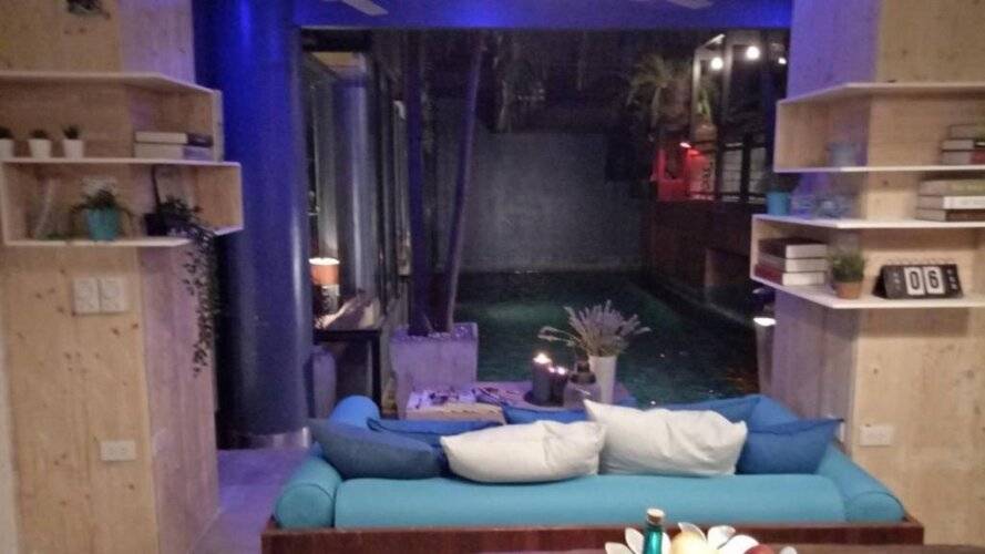 Blu Cabin Ari Stylish Gay Poshtel