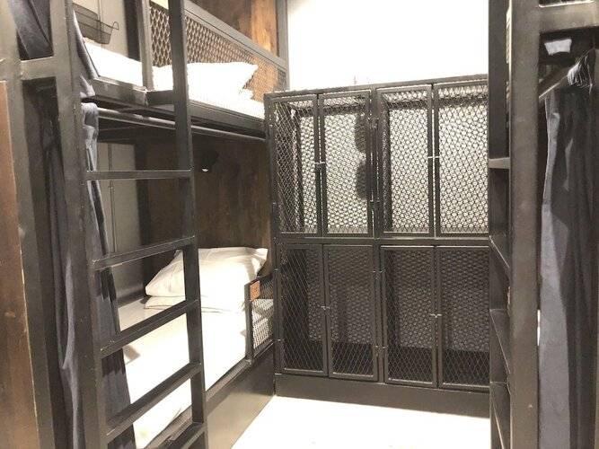 Castle Black Bangkok - Hostel